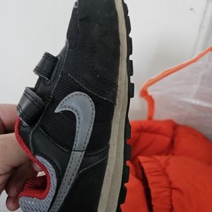 Toddler size 8 Nike shoes boys